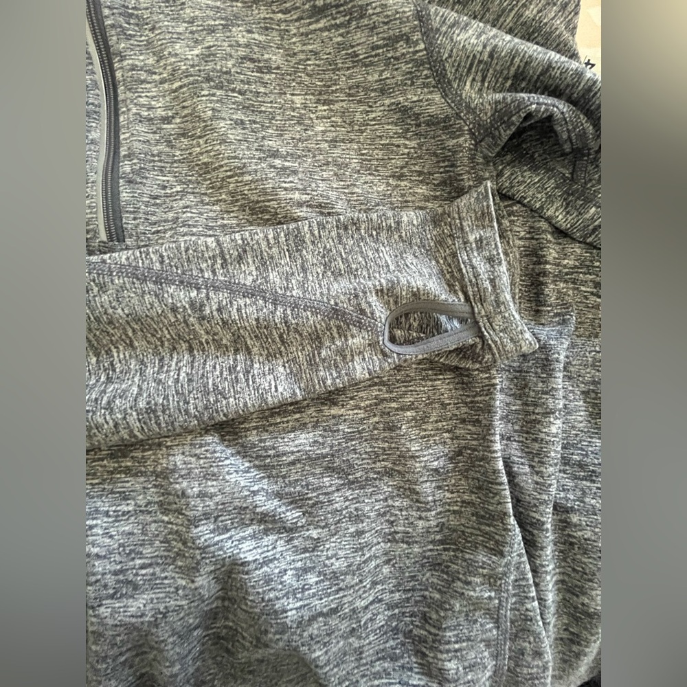 Nike Women’s Half Zip Running Shirt Pullover Gray Reflective Thumbholes Small - Picture 4 of 7